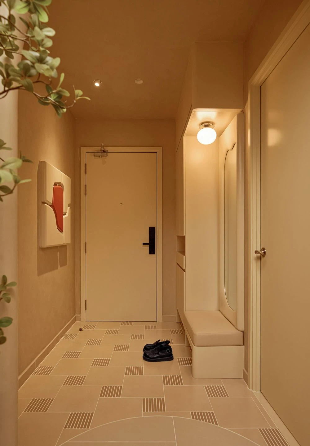 Vợ chồng TPHCM sống trong căn hộ hơn 120m2, như chiếc hang trú ẩn - Hình 7