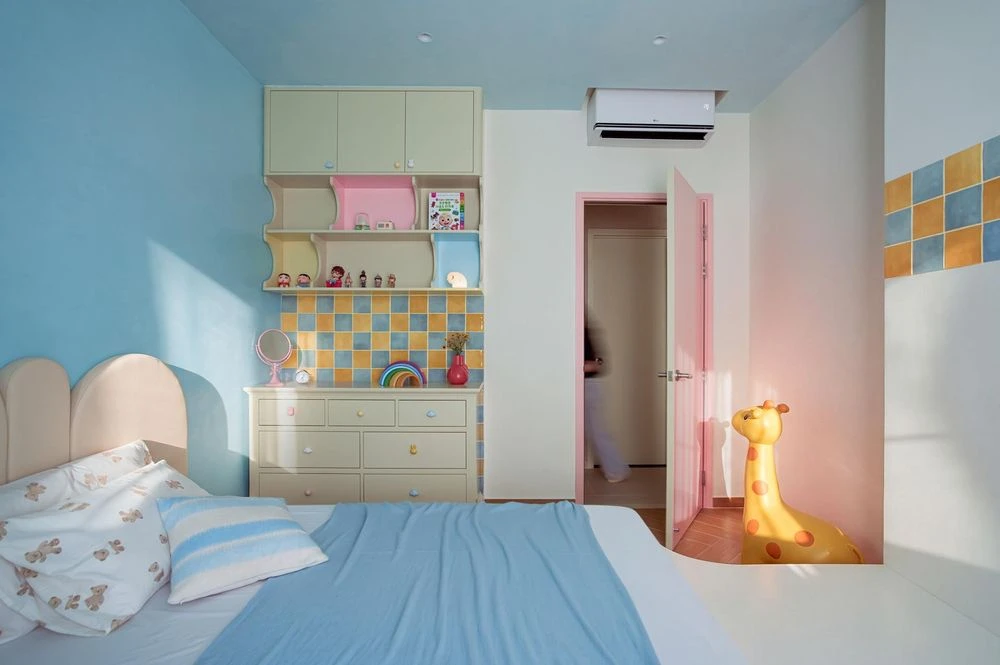 Vợ chồng TPHCM sống trong căn hộ hơn 120m2, như chiếc hang trú ẩn - Hình 11