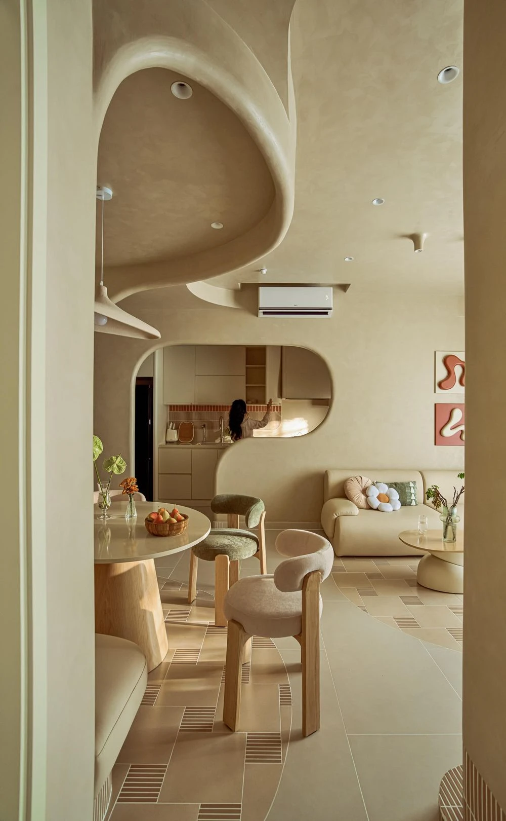 Vợ chồng TPHCM sống trong căn hộ hơn 120m2, như chiếc hang trú ẩn - Hình 8