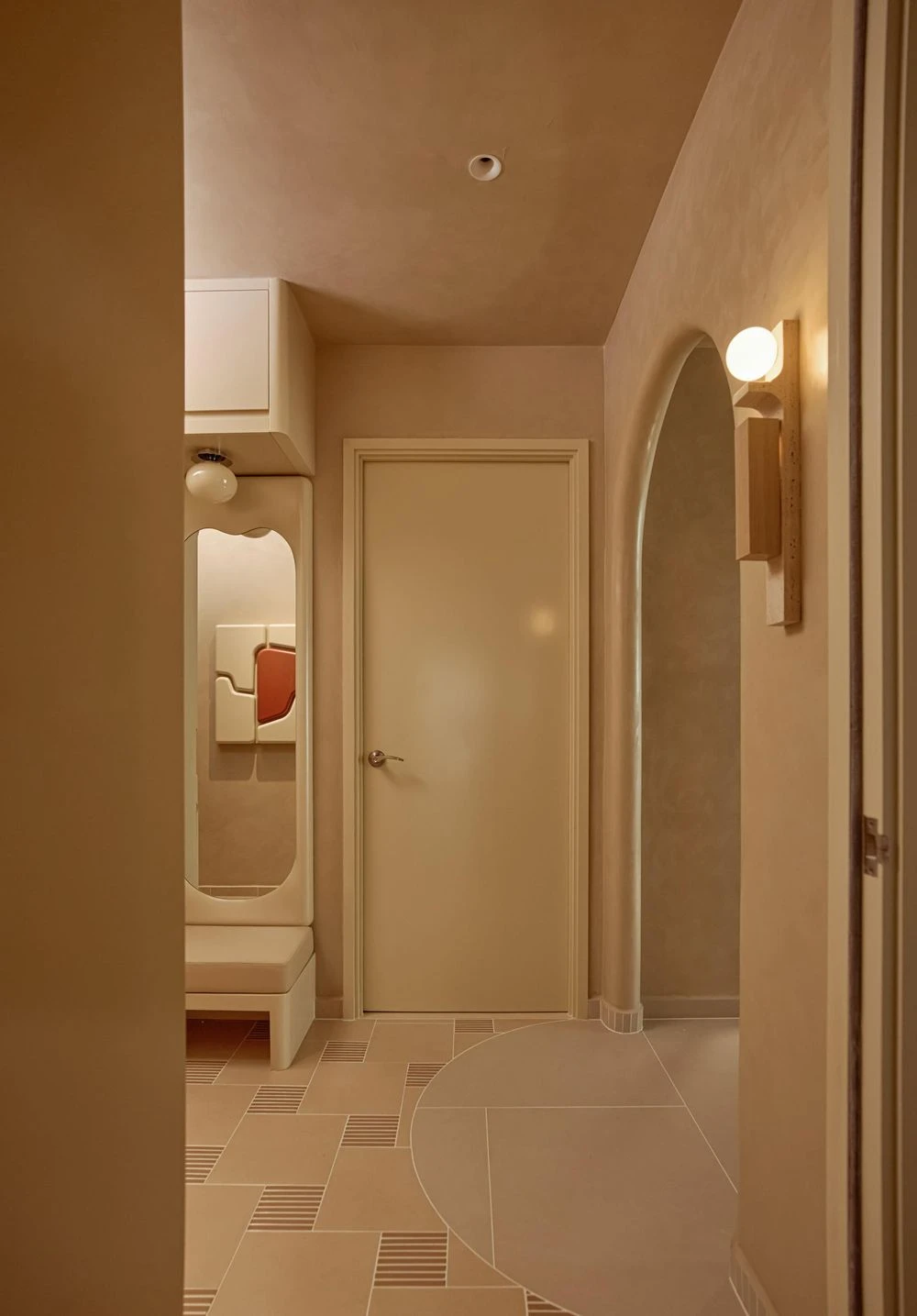 Vợ chồng TPHCM sống trong căn hộ hơn 120m2, như chiếc hang trú ẩn - Hình 6
