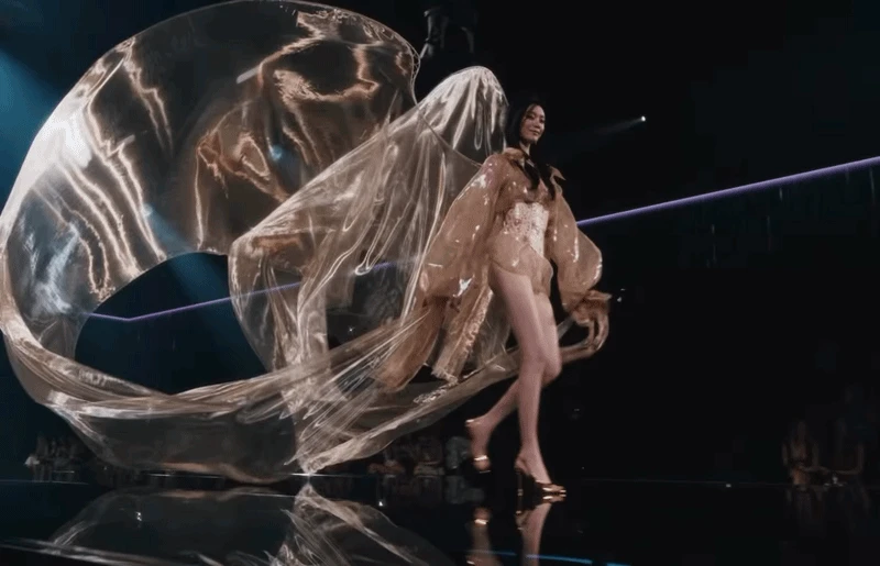 Hề Mộng Dao sau cú ngã quê độ 9 năm trước: Ngã thẳng vào hào môn, tái xuất Victorias Secret Fashion Show huy hoàng hơn bao giờ hết! - Hình 9