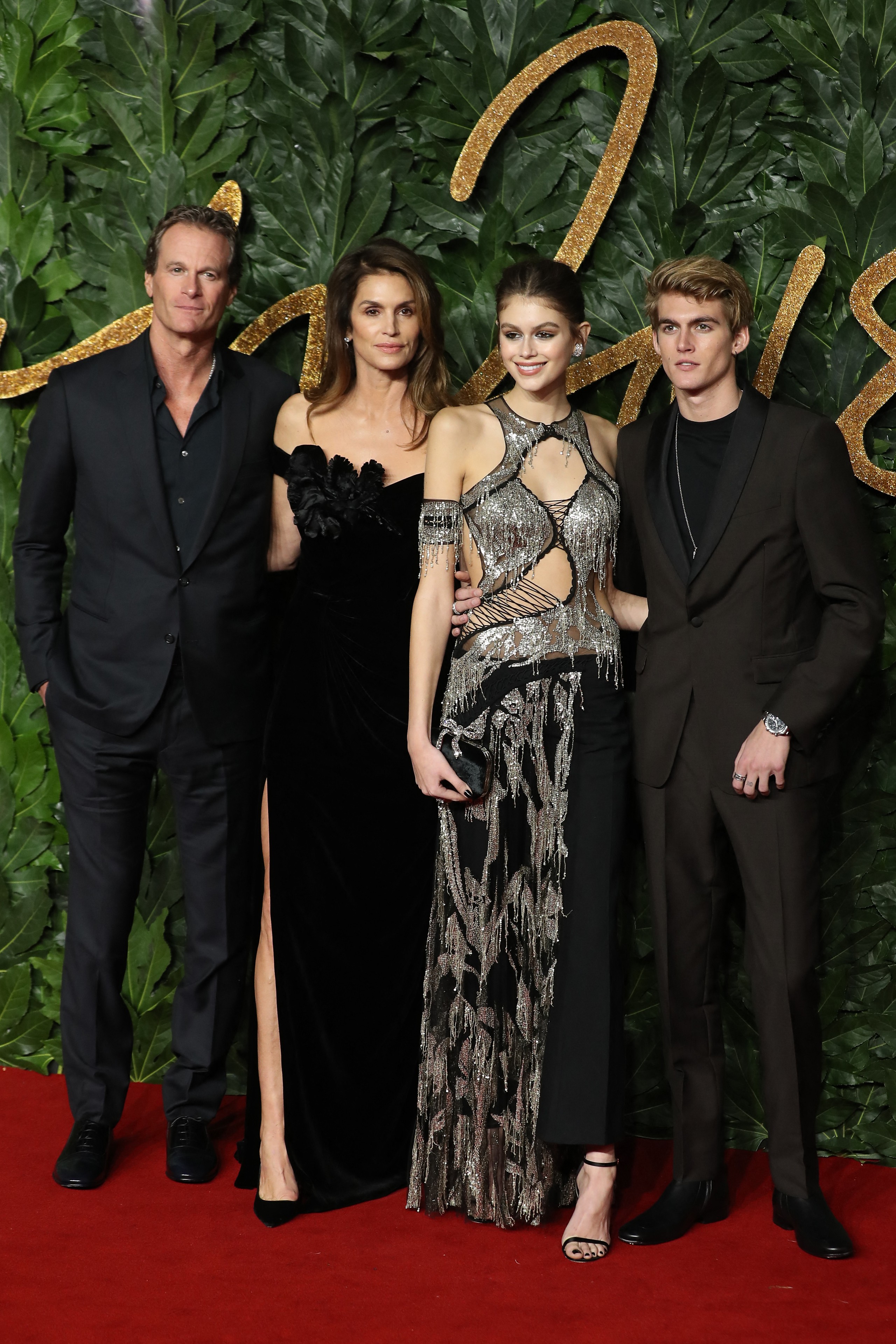 Siêu mẫu Cindy Crawford lần đầu lên tiếng sau cú sốc mất con trai duy nhất - Hình 2