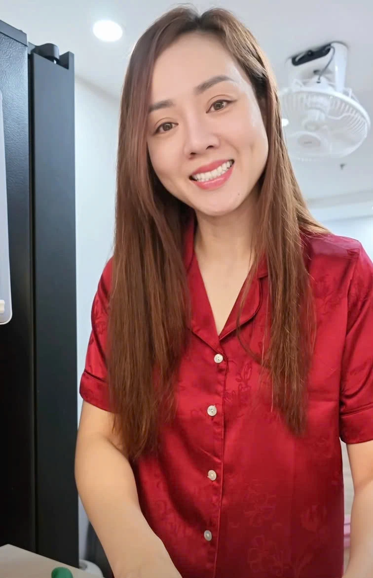 Vợ kém 15 tuổi của NSND Công Lý nói thẳng về mối quan hệ với con riêng của chồng - Hình 1