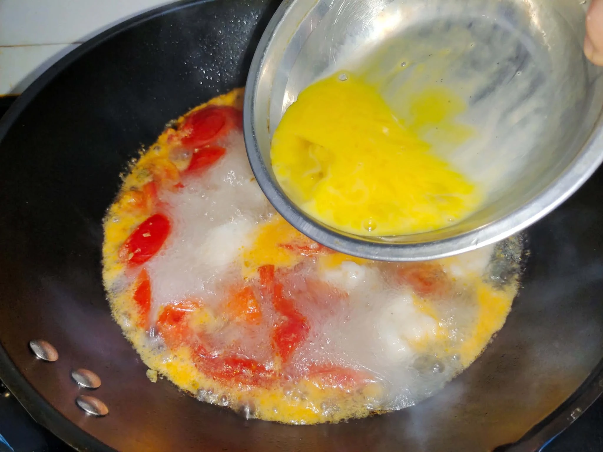 Canh trứng cà chua nấu theo cách này, đơn giản mà ngon hơn rất nhiều, ai ăn cũng phải khen nức nở - Hình 7