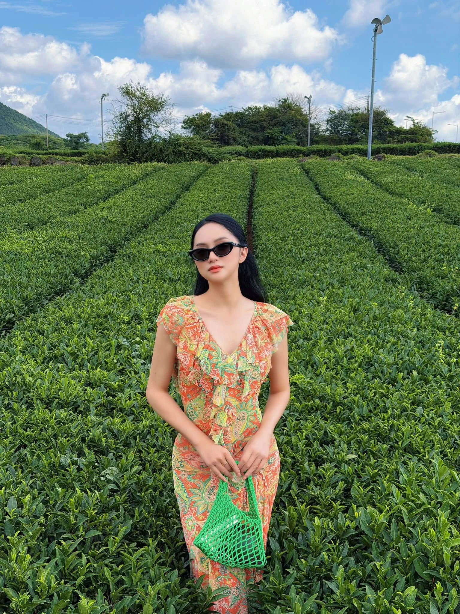Cục trưởng Xuân Bắc và Tự Long mưa gió kệ trời, HHen Niê ăn ốc giữa nước ngập - Hình 9