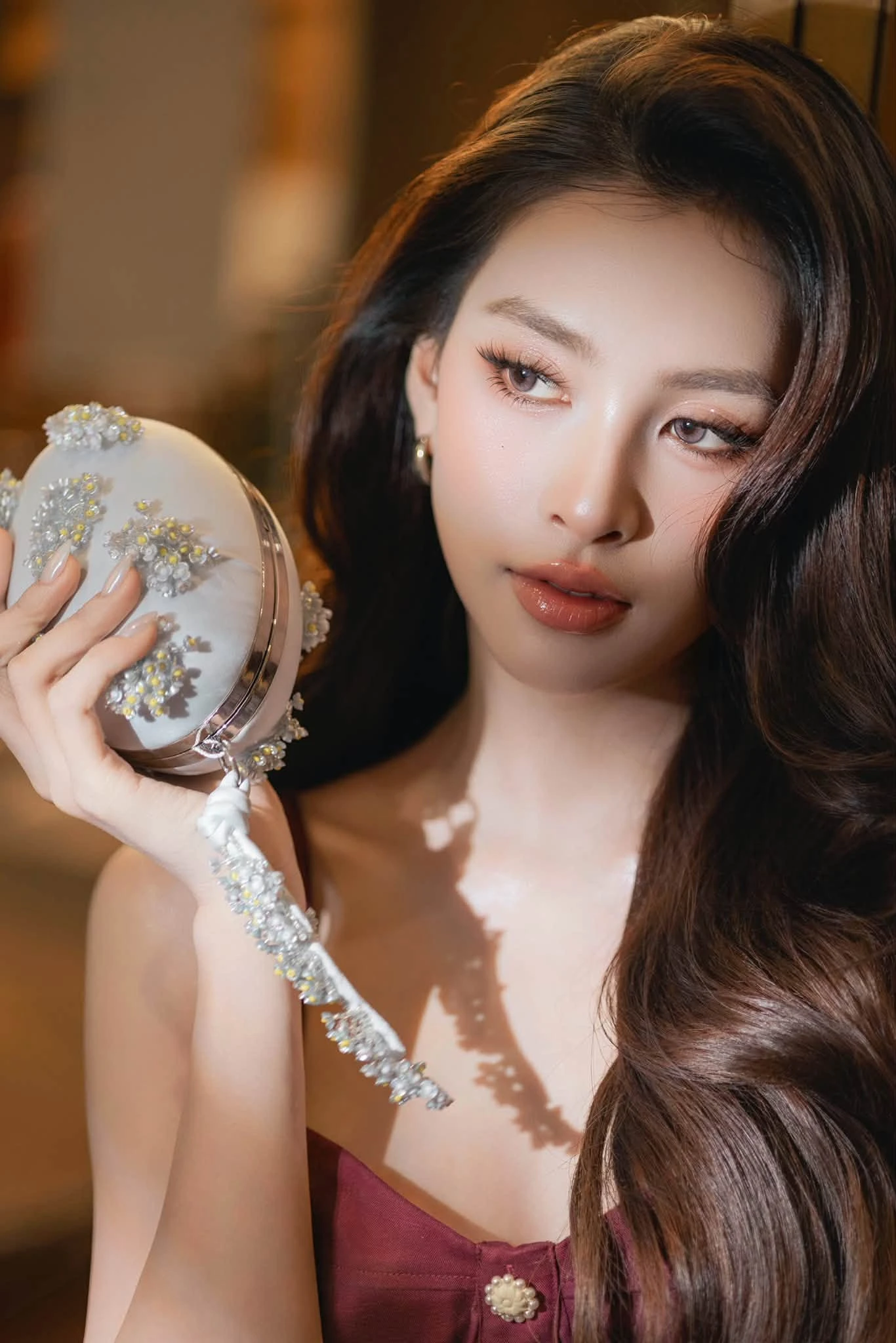 Cục trưởng Xuân Bắc và Tự Long mưa gió kệ trời, HHen Niê ăn ốc giữa nước ngập - Hình 5