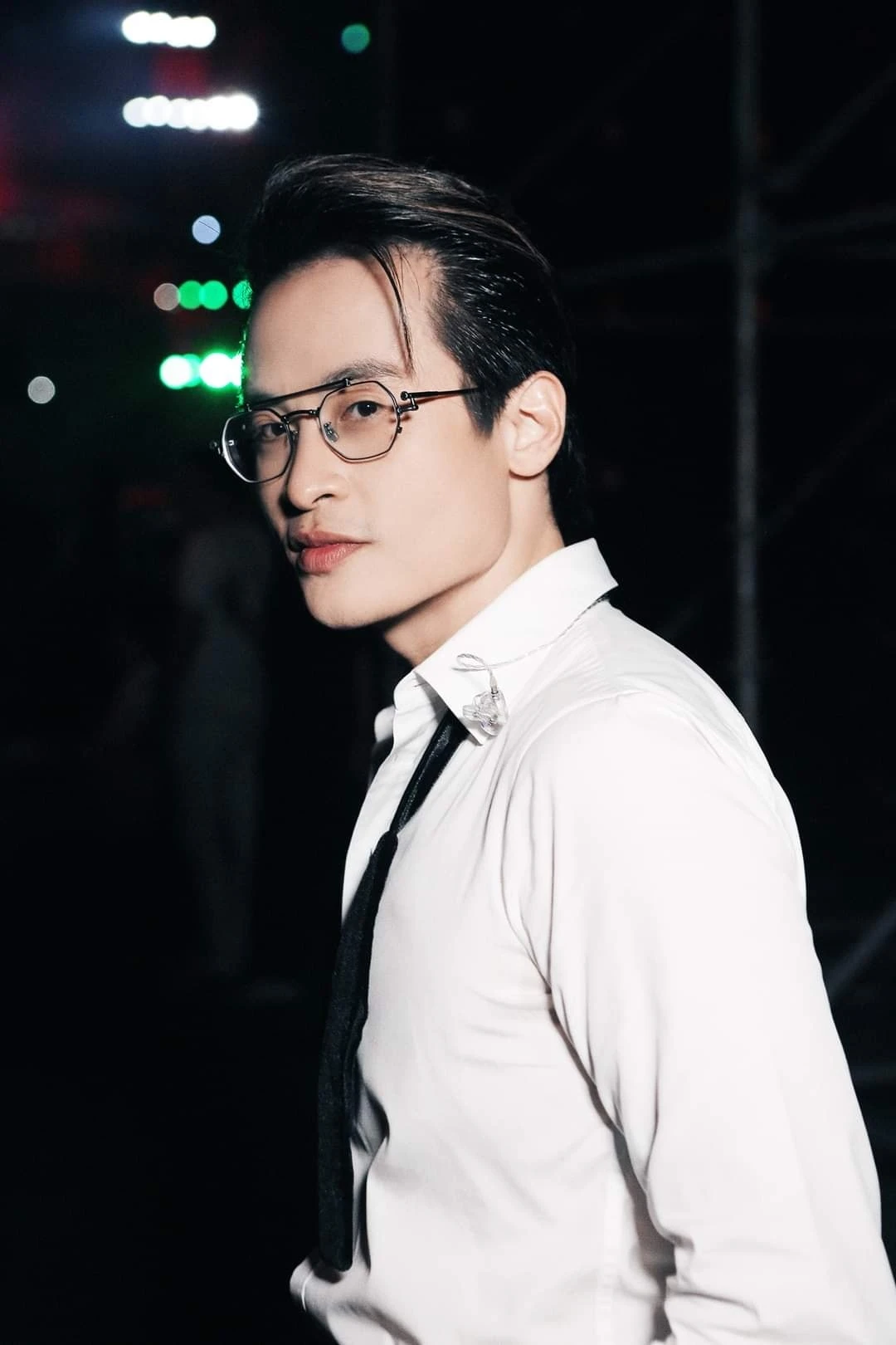 Hà Anh Tuấn làm gì ở rạp xiếc thế này? - Hình 6