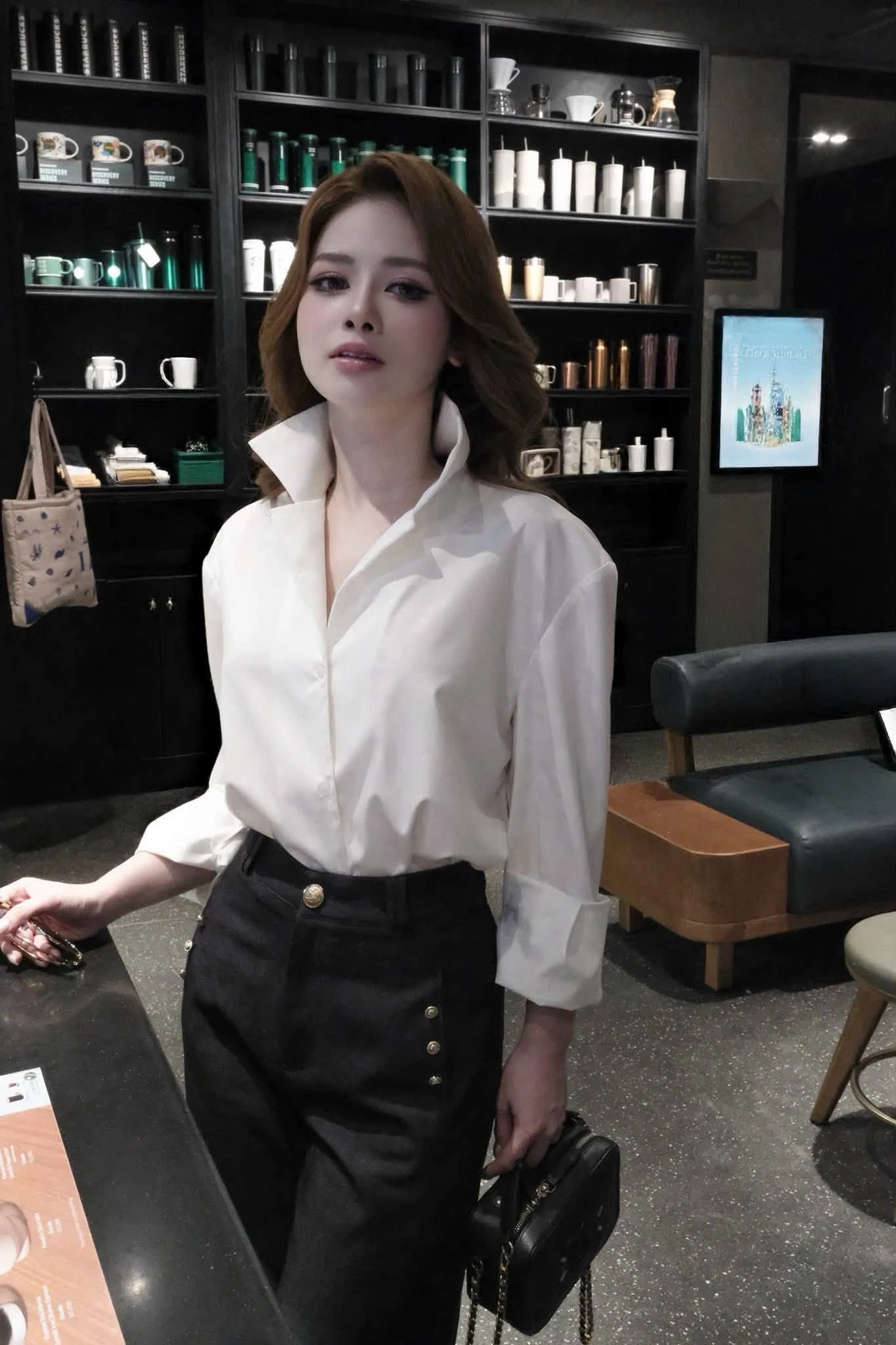 Hoa hậu Ngọc Hân lên chức, NSND Thái Bảo trẻ đẹp tuổi 62 - Hình 6
