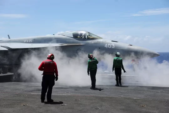 Mỹ đưa thêm tàu sân bay và 10.000 binh sĩ đến Trung Đông - Hình 1