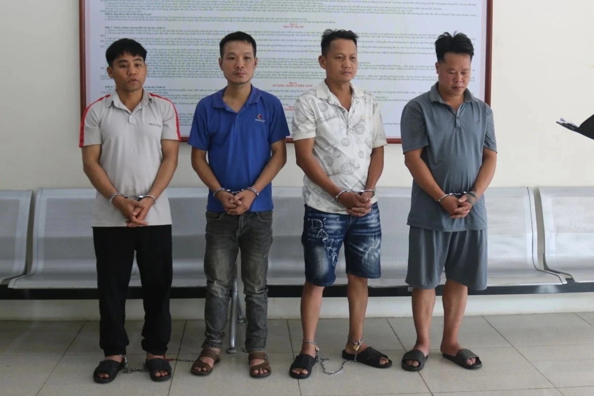 Người đàn ông bị bắt cóc trên ô tô, ép chuyển 1,8 tỷ đồng vào web đánh bạc - Hình 1