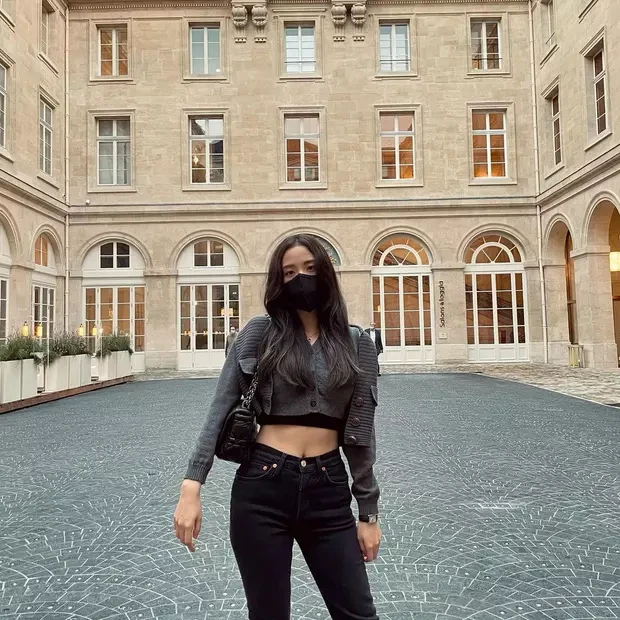 Sự thật phát sốc về nhan sắc Jisoo (BLACKPINK) - Hình 4