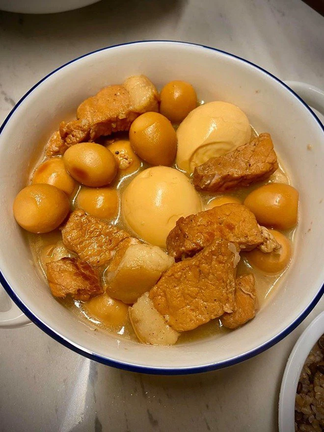 Mâm cơm nhà của Trấn Thành - Hari Won - Hình 11