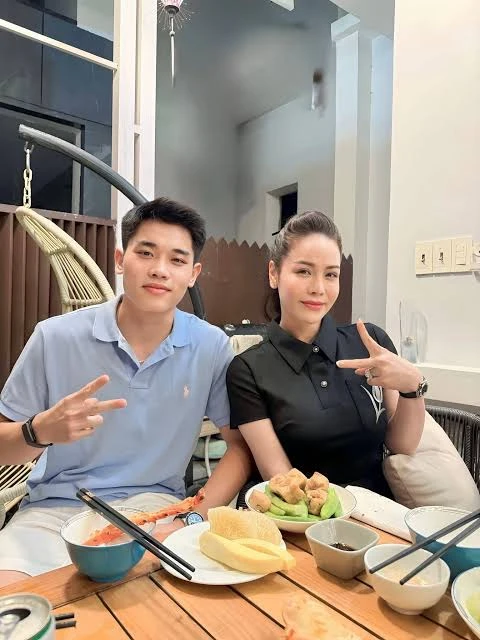 Nhật Kim Anh công khai bên Đình Bắc - Hình 4