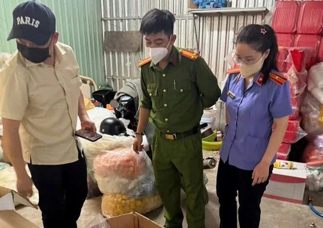 Phát hiện điểm sản xuất thuốc bảo vệ thực vật nghi giả ở Lâm Đồng - Hình 1