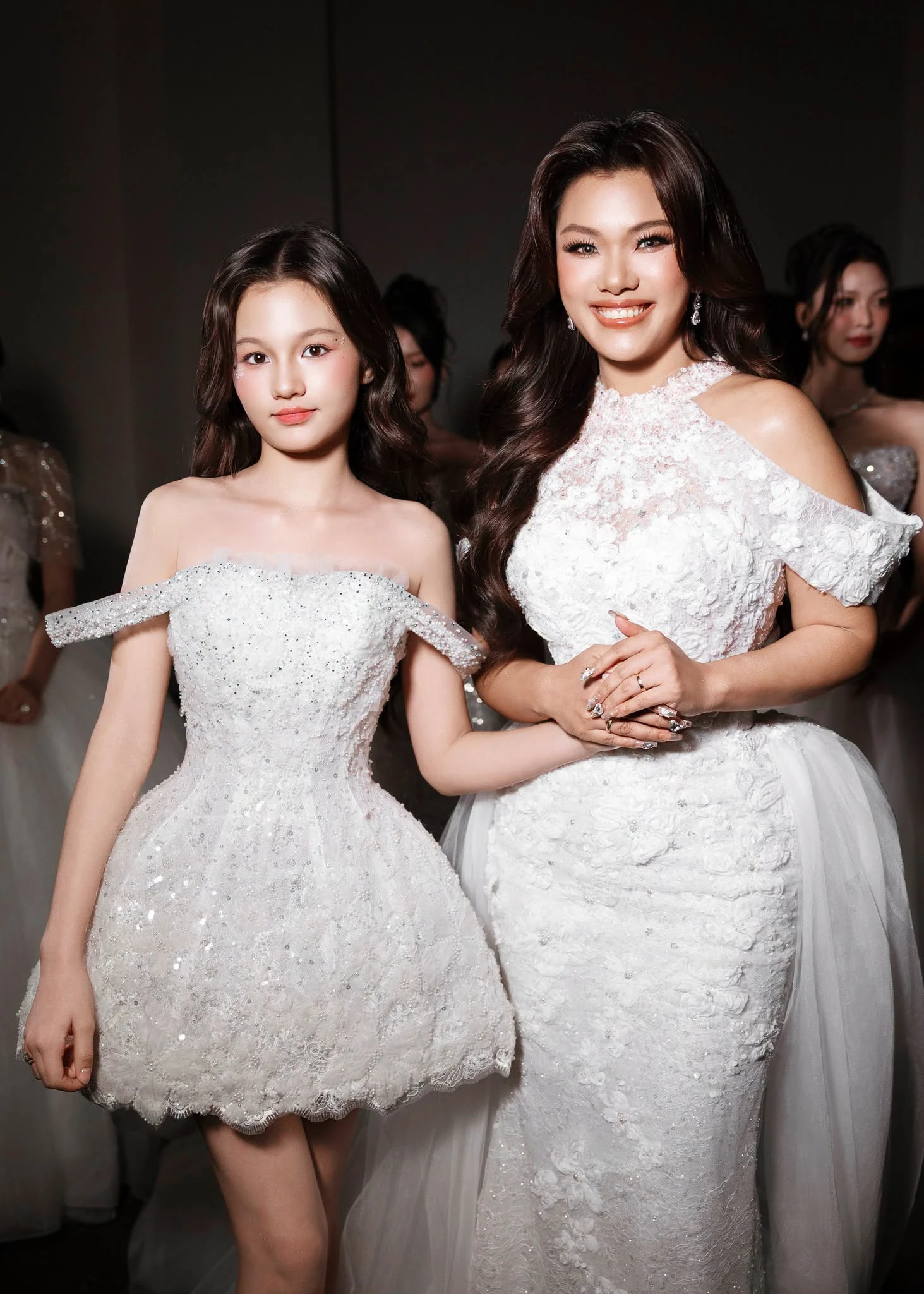 Con gái lai Tây của 2 chị đẹp Vbiz xinh như thiên thần, dự đoán lớn lên nhan sắc sẽ lấn lướt mẹ - Hình 12