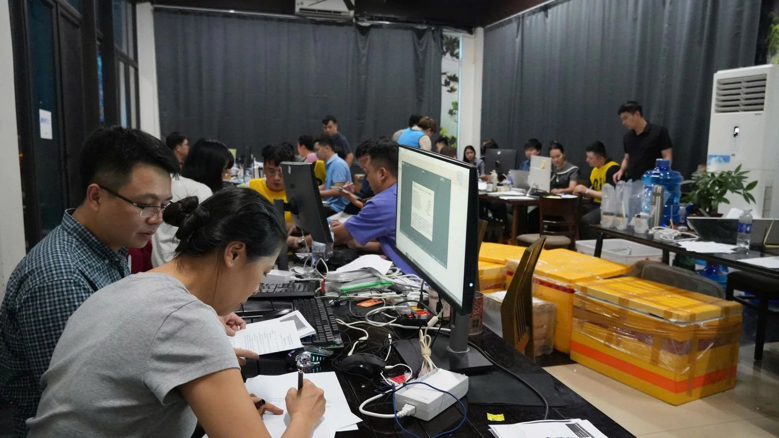 Đột kích khách sạn, bắt giữ 118 đối tượng trong đường dây lừa đảo xuyên quốc gia - Hình 2