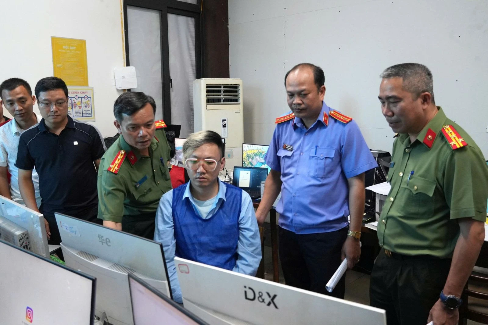 Đột kích khách sạn, bắt giữ 118 đối tượng trong đường dây lừa đảo xuyên quốc gia - Hình 1
