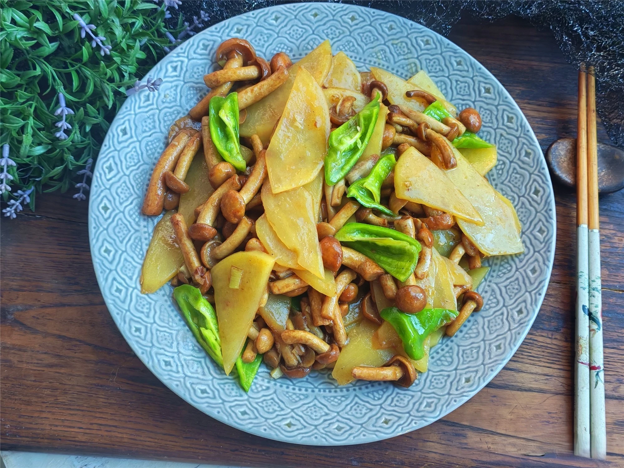 Khoai tây đừng nấu canh nữa, kết hợp với nguyên liệu này rồi xào thì ngon thổi bay nồi cơm - Hình 8