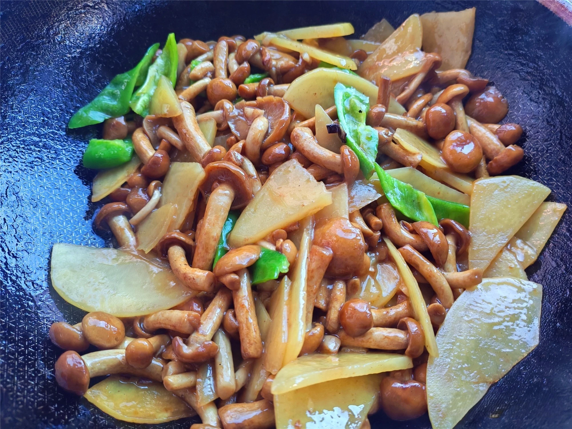Khoai tây đừng nấu canh nữa, kết hợp với nguyên liệu này rồi xào thì ngon thổi bay nồi cơm - Hình 7
