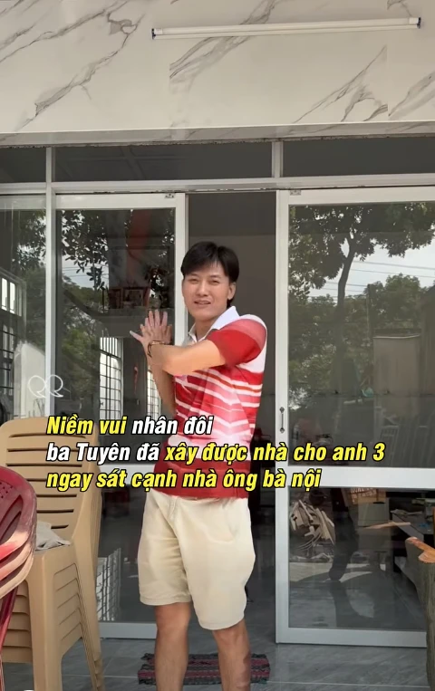 Nam nghệ sĩ quê Long An xây nhà cho anh trai sau khi tặng nhà 10 phòng ngủ cho cha mẹ - Hình 1