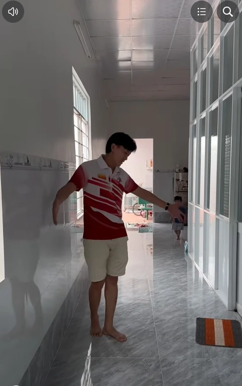 Nam nghệ sĩ quê Long An xây nhà cho anh trai sau khi tặng nhà 10 phòng ngủ cho cha mẹ - Hình 2