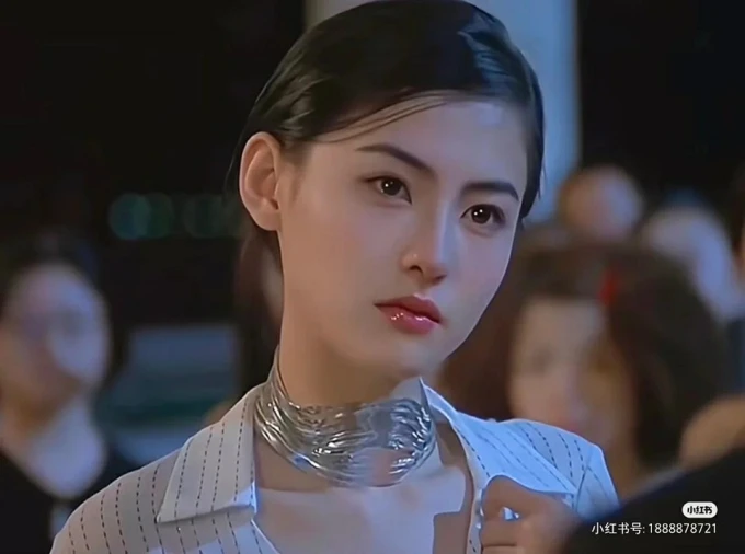Showbiz có 1 mỹ nhân đẹp đến mức được đồng nghiệp cho 7.000 tỷ đồng: Mọi cô gái đều tránh mặt, không ai muốn làm bạn - Hình 2