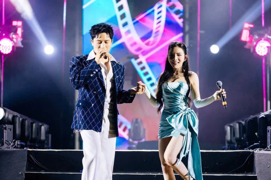 Showbiz Việt cũng có mỹ nhân nhan sắc như AI, gương mặt bén ngót ngày càng thu hút - Hình 12