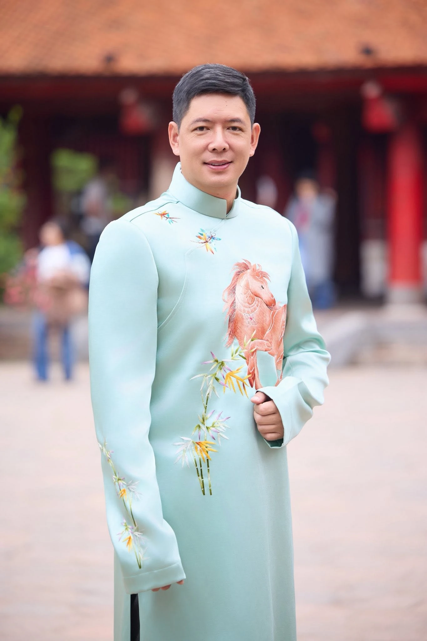 Siêu mẫu quê Lạng Sơn từng bán sữa đậu nành từ 3 giờ sáng: Nay viên mãn bên vợ đại gia hơn 4 tuổi - Hình 4