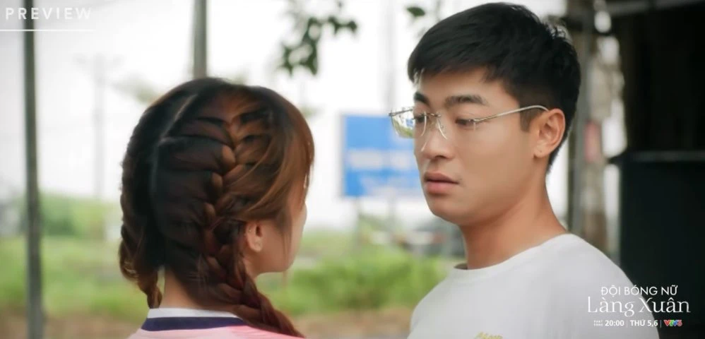 Đội bóng nữ làng Xuân tập 14: Bố Minh ngỏ ý tài trợ cho đội bóng - Hình 3