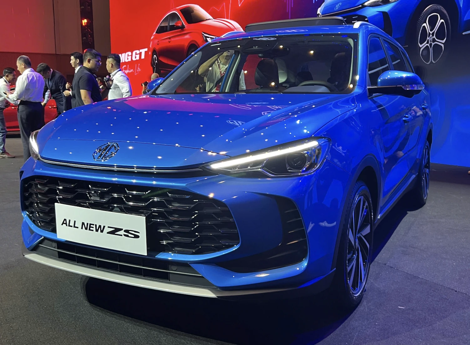 Giá rẻ nhất phân khúc xe hybrid HEV, MG ZS có hút khách của Toyota Yaris Cross? - Hình 1