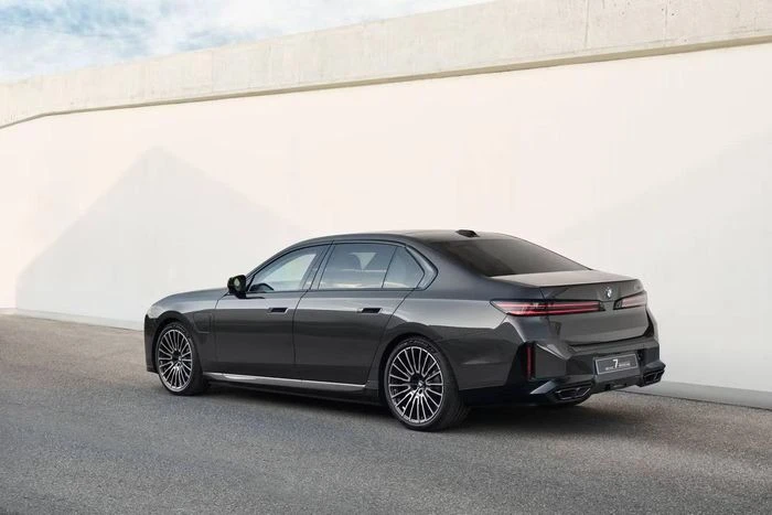 Hé lộ BMW 7 Series phiên bản chống đạn mới - Hình 7