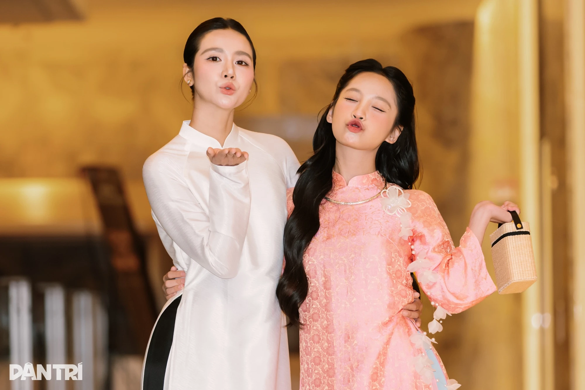Huyền Lizzie: Trên phim lam lũ khó nhận ra, ngoài đời sang chảnh gợi cảm - Hình 5