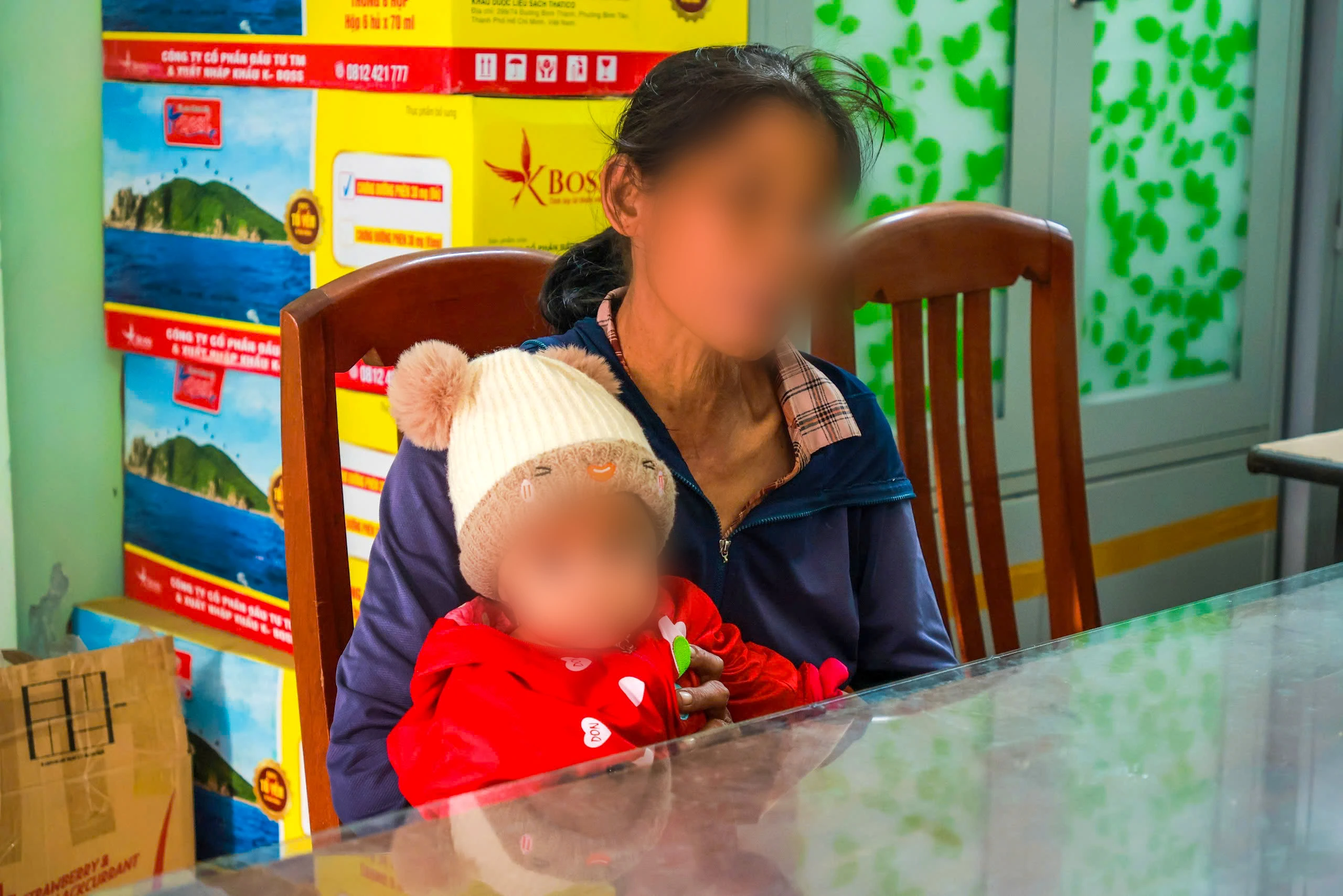 Làm rõ vụ người phụ nữ bế bé gái đi xin tiền ở Quy Nhơn - Hình 2