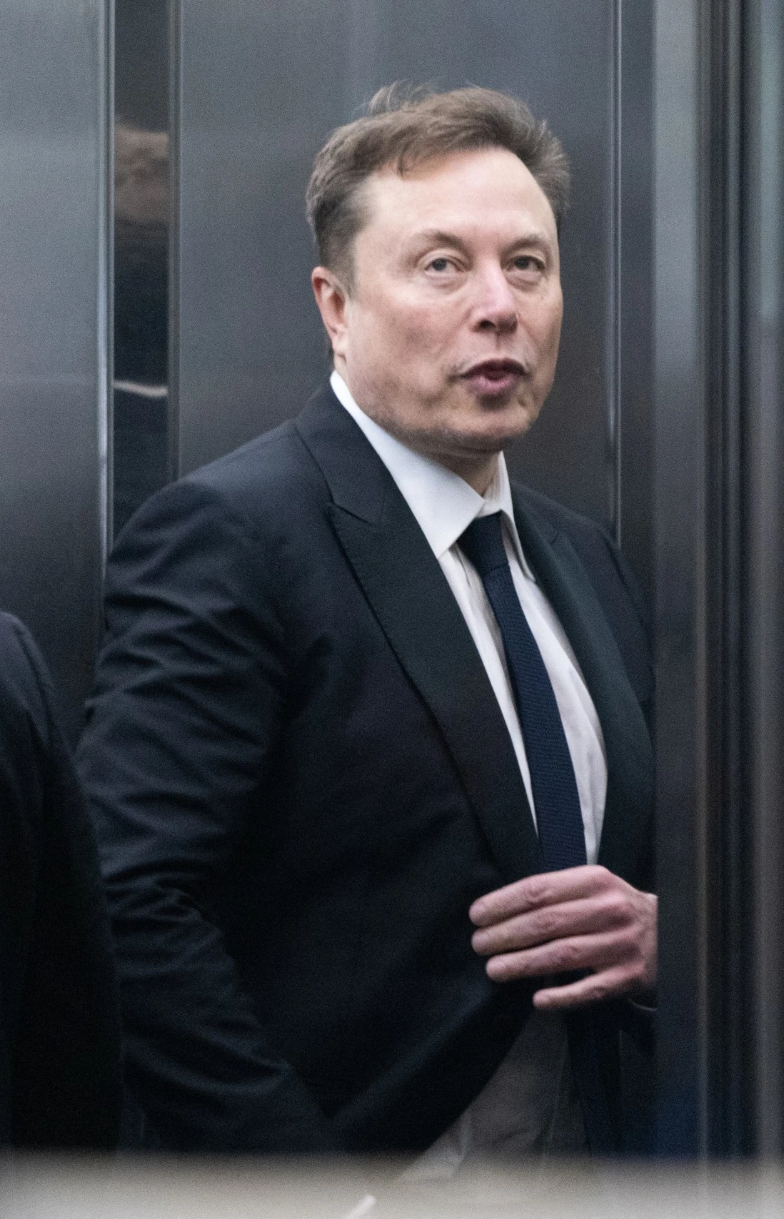 Công ty của Elon Musk tung Odyssey bản AI, dân mạng chê phim rác - Hình 2