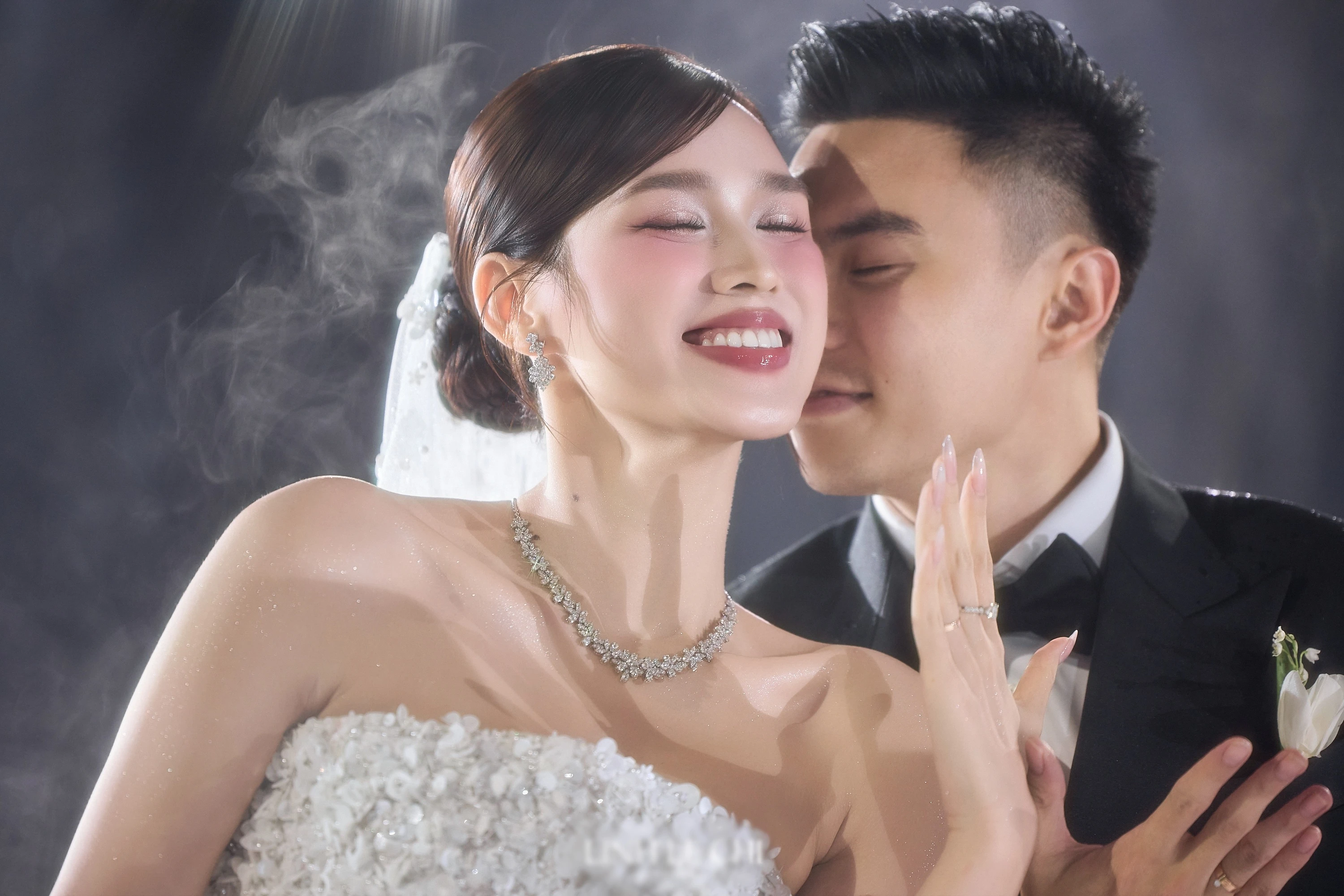Hoa hậu Đỗ Thị Hà sau kết hôn: Chăm vào bếp, chồng doanh nhân cưng chiều - Hình 3