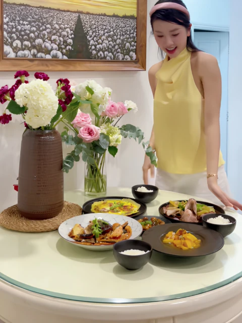 Mâm cơm nhà của người đẹp miền Tây lấy chồng Tiến sĩ, đám cưới đeo 13 cây vàng - Hình 3