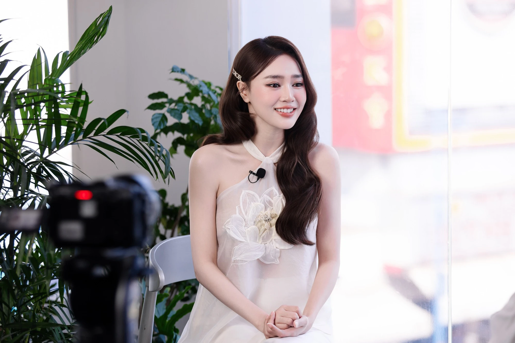 Ninh Dương Lan Ngọc: Không ai nhảy vào sổ hộ khẩu của tôi được hết, sao phải cần cảnh nóng để làm mới bản thân? - Hình 8