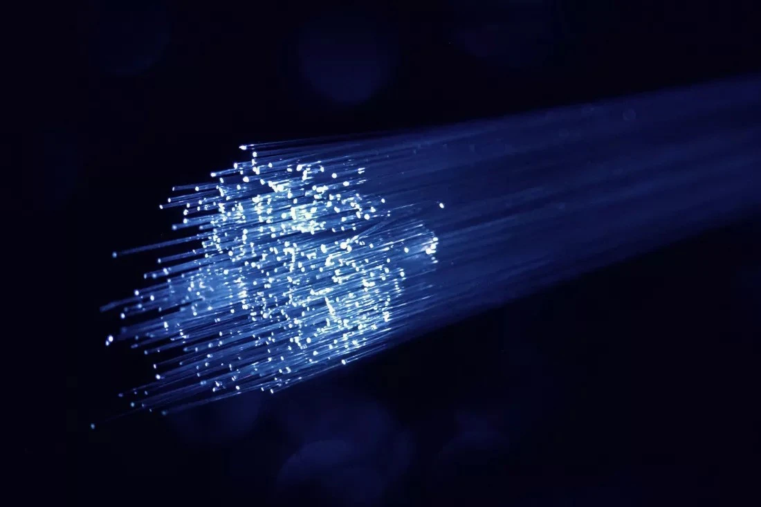 Cáp quang lập kỷ lục tải 20.000 bộ phim 4K trong 1 giây - Hình 1