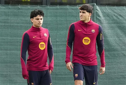 Hansi Flick và cơn đau đầu nơi hàng thủ Barca - Hình 2