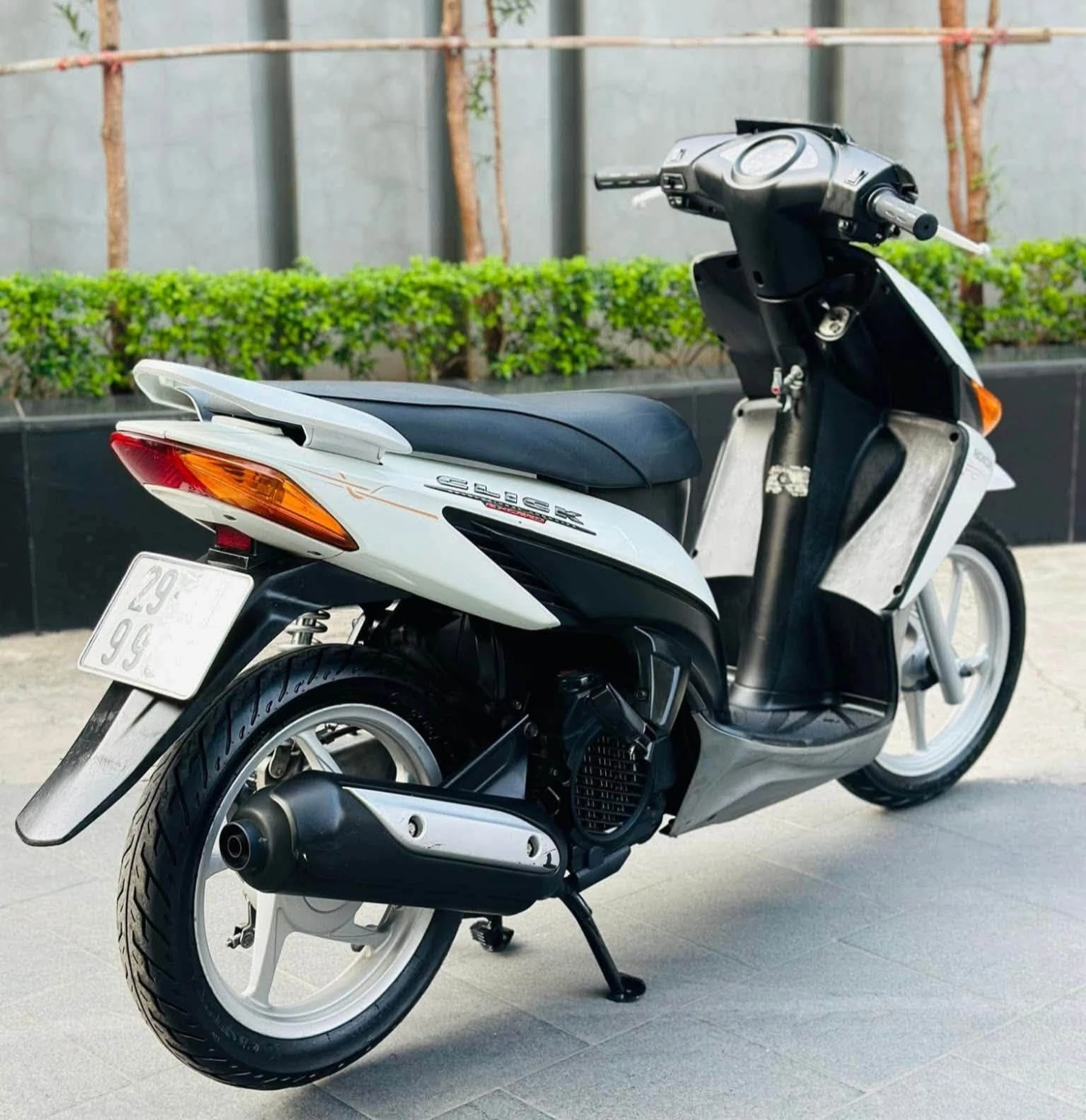 Honda Click 16 năm tuổi giá đắt ngang SH Mode mới vì biển tứ quý 9 - Hình 1