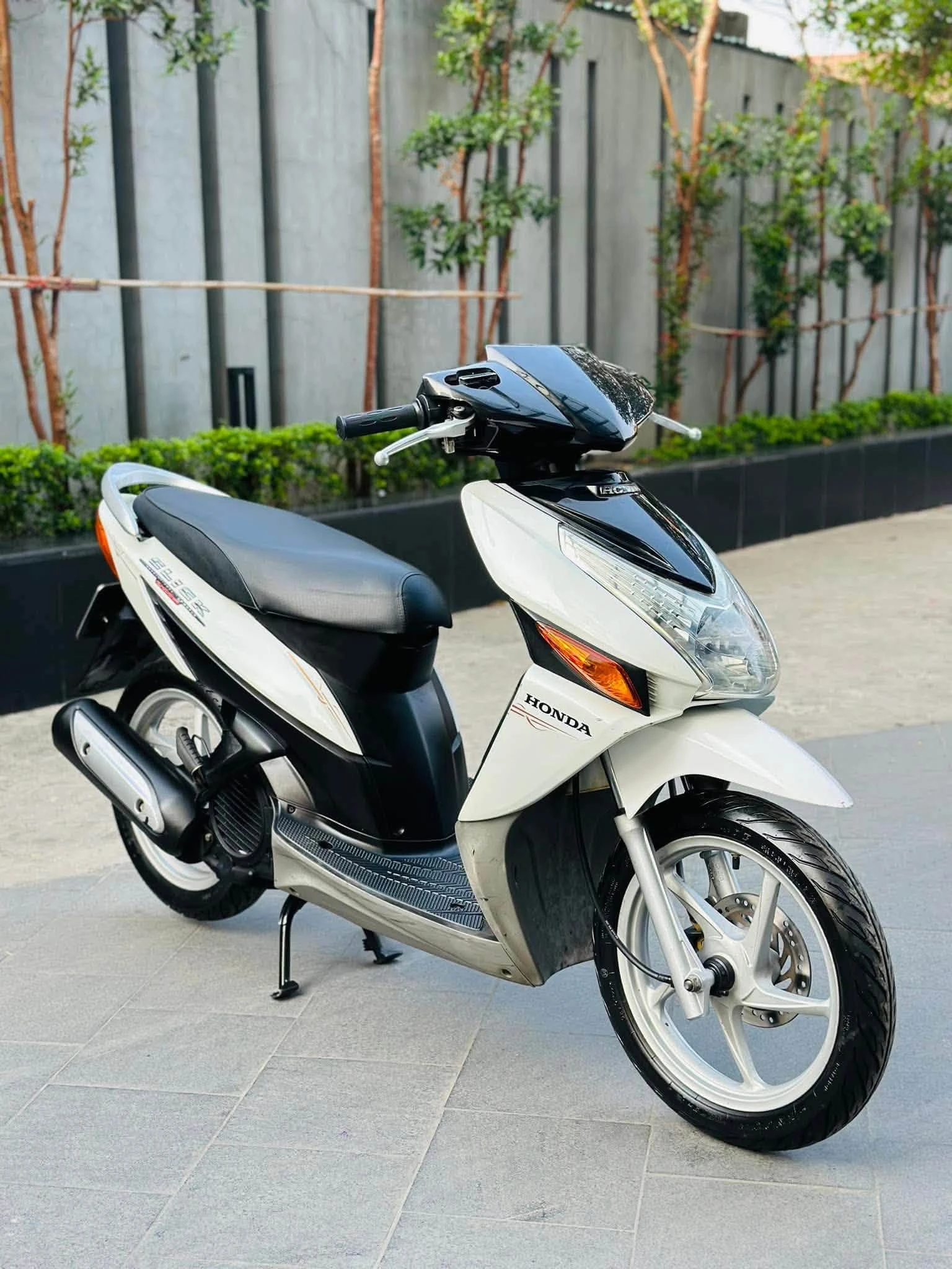 Honda Click 16 năm tuổi giá đắt ngang SH Mode mới vì biển tứ quý 9 - Hình 2