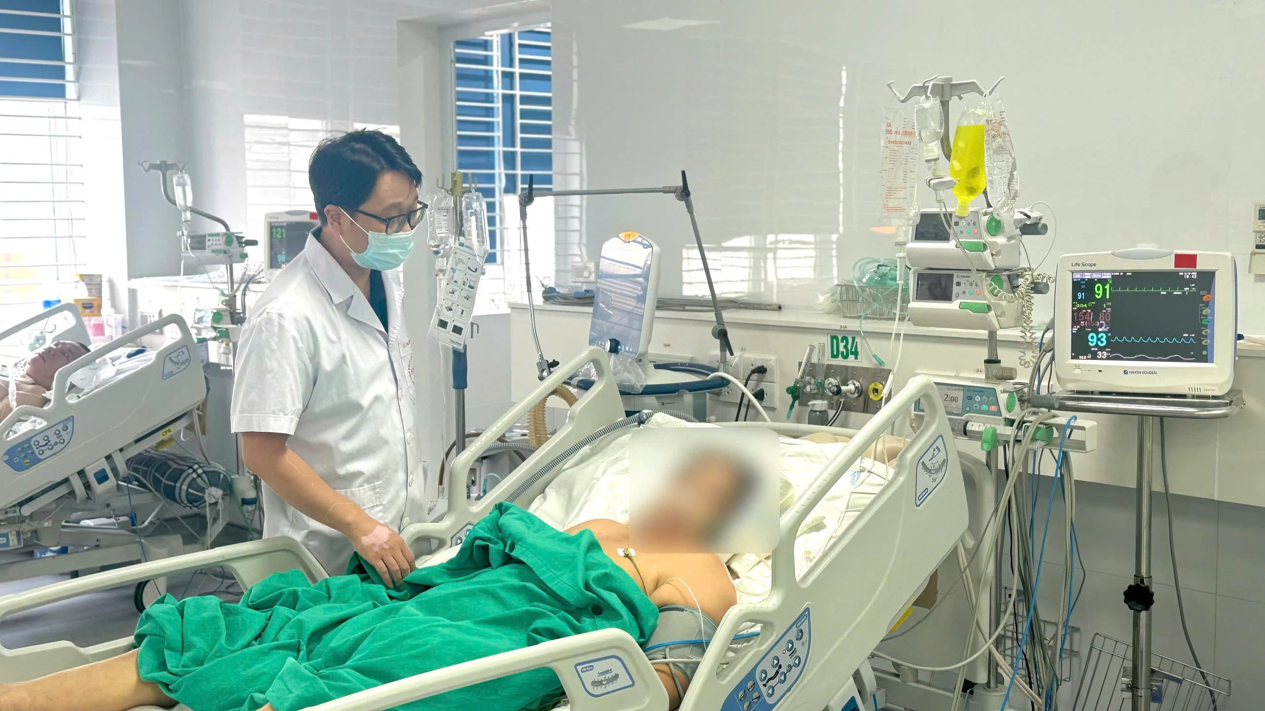 Tự ý truyền dịch thải độc gan, người phụ nữ 51 rơi vào cửa tử - Hình 1