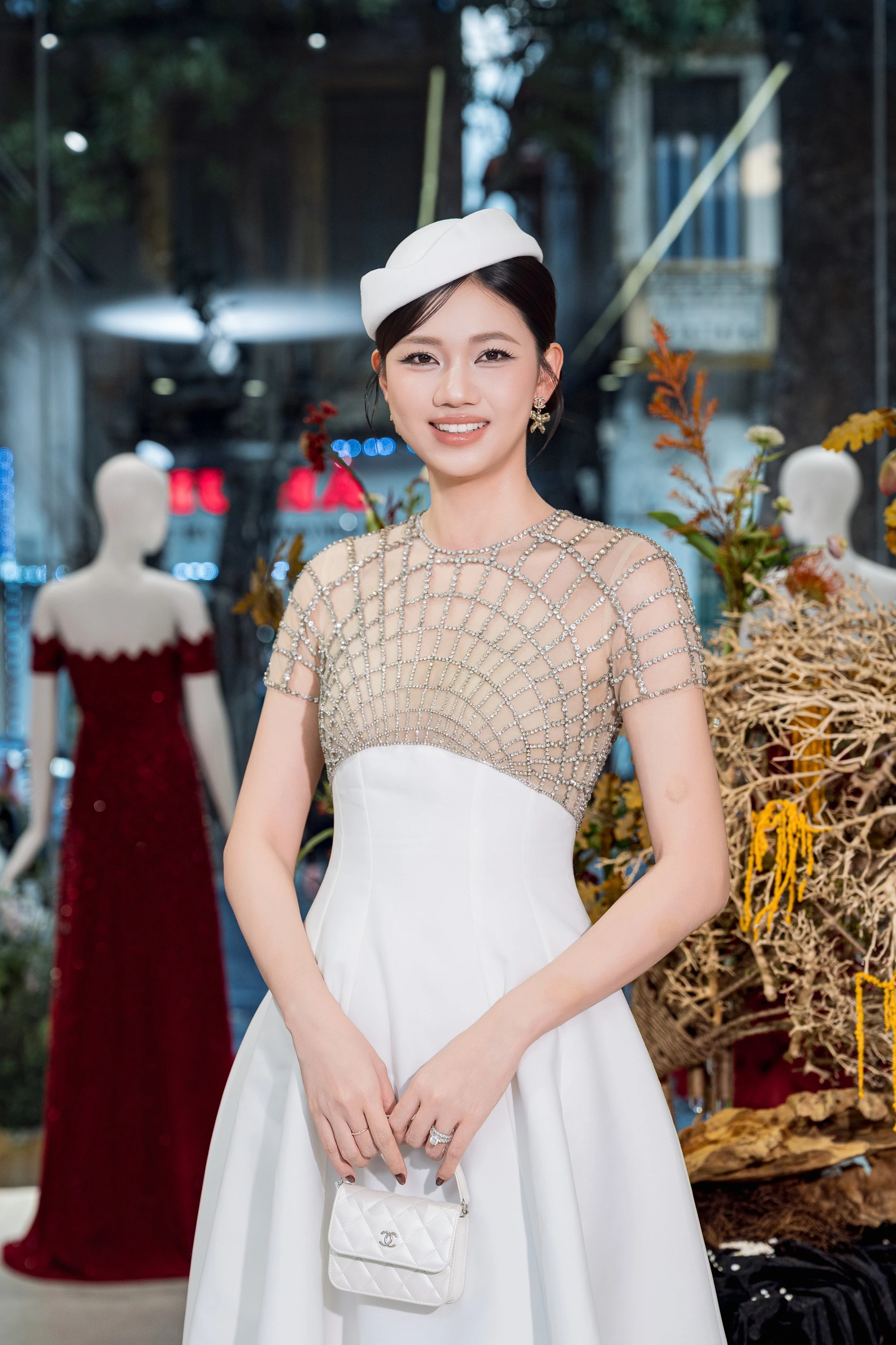 Đỗ Mỹ Linh đọ sắc cùng hội dâu hào môn, 1 Hoa hậu bí ẩn nhất Vbiz bất ngờ xuất hiện - Hình 7