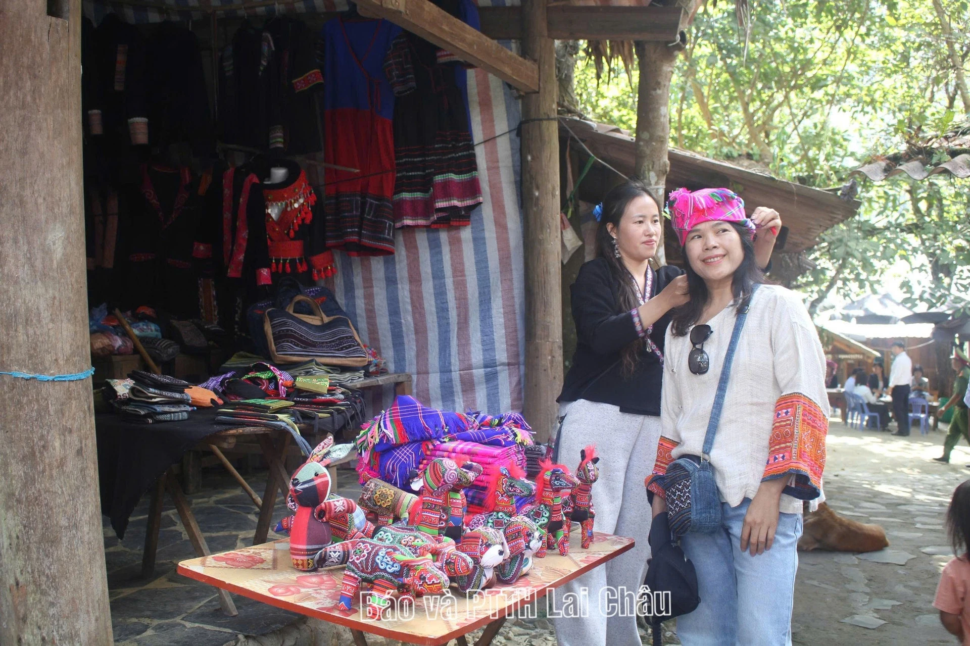 Đoàn Presstrip khảo sát, trải nghiệm tại bản du lịch cộng đồng Sin Suối Hồ - Hình 3