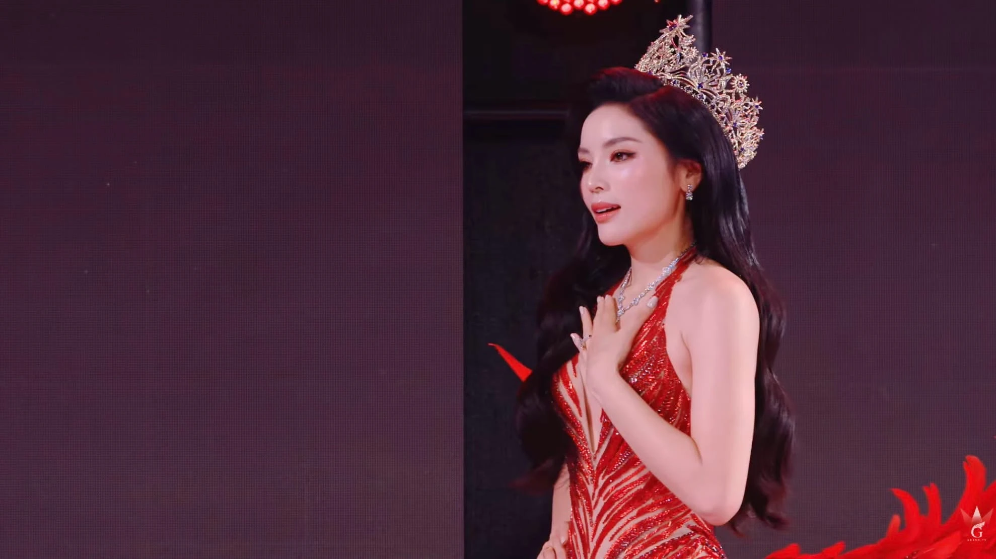 Hoa hậu Kỳ Duyên công khai tình cảm với Thiên Ân trong màn final walk độc lạ nhất Vbiz! - Hình 2