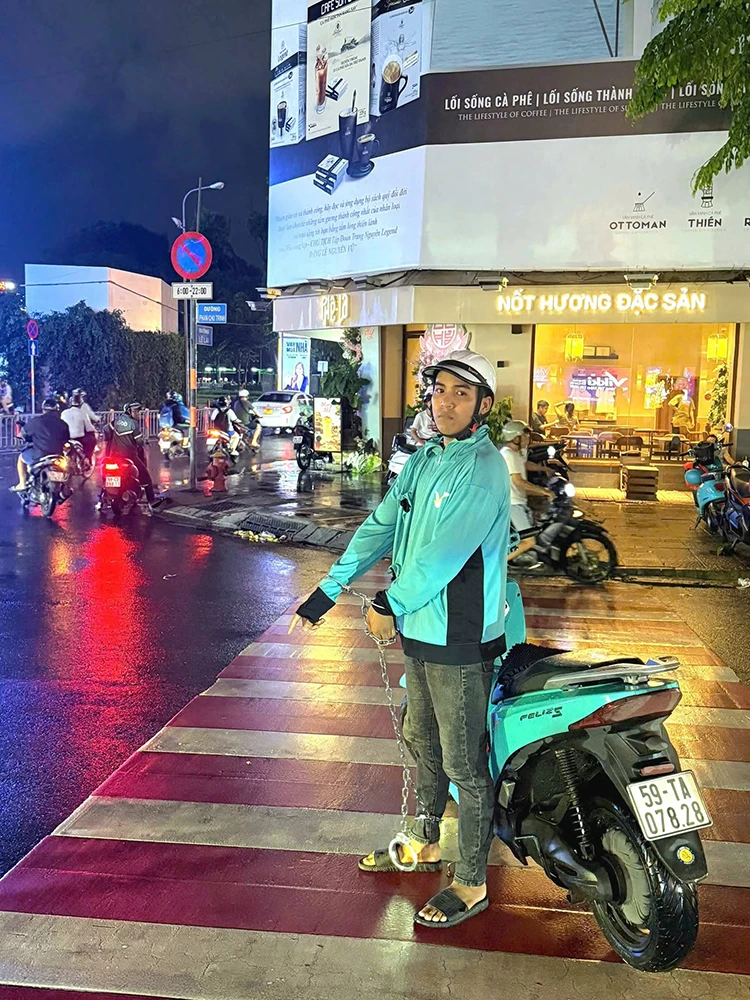 Nữ du khách bị cướp giật tài sản ngay khu vực chợ Bến Thành - Hình 1