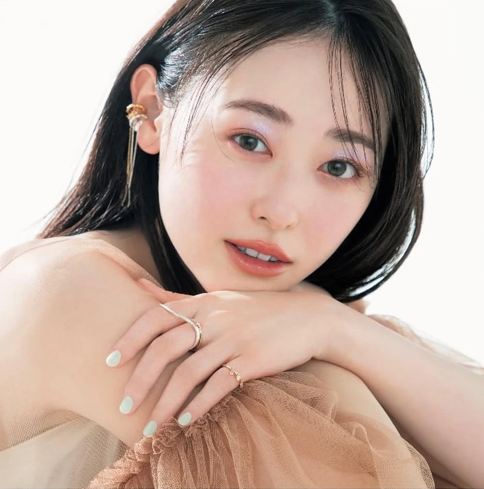 Tin vui showbiz: Cầu thủ tuyển quốc gia nhận lương 2,9 tỷ/tuần thông báo cưới ngọc nữ showbiz SN 1998, là thanh mai trúc mã - Hình 3