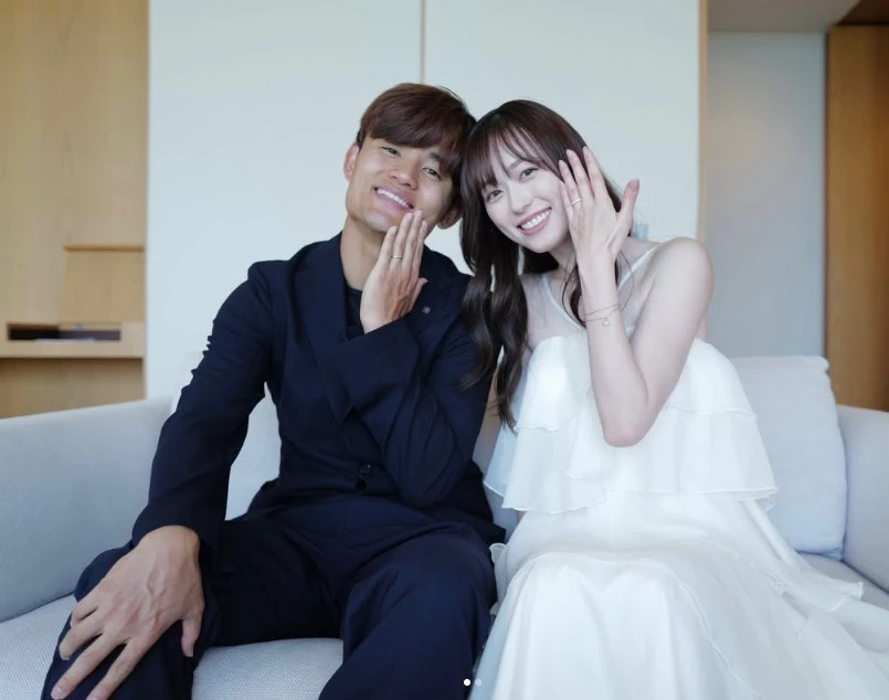 Tin vui showbiz: Cầu thủ tuyển quốc gia nhận lương 2,9 tỷ/tuần thông báo cưới ngọc nữ showbiz SN 1998, là thanh mai trúc mã - Hình 1