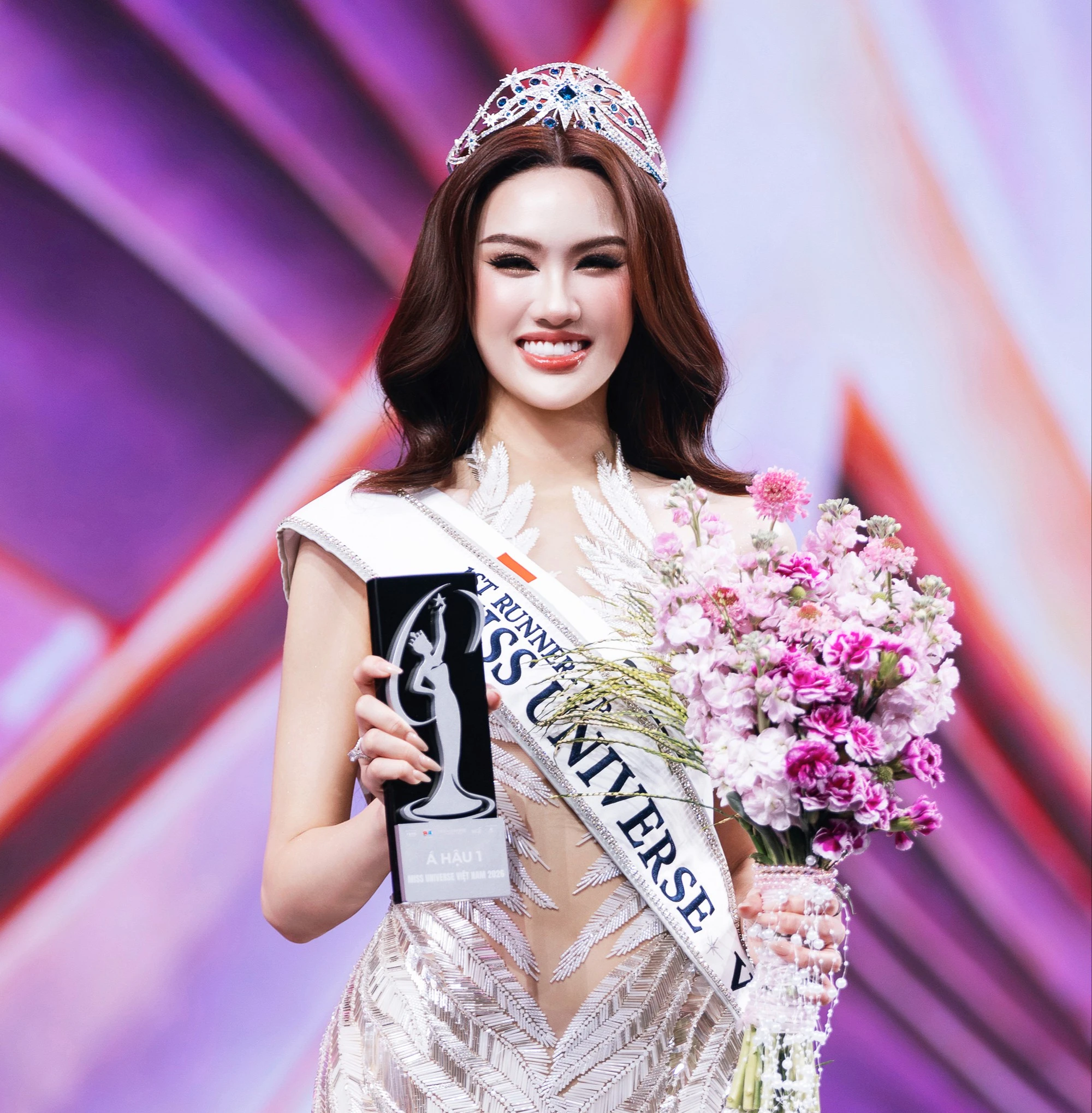 Trịnh Mỹ Anh bị tước danh hiệu Miss Earth Water ngay sau khi đoạt á hậu Miss Universe Vietnam tối qua - Hình 1
