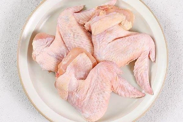Cách làm cánh gà chiên nước mắm thơm ngon, đậm đà, ăn cực đưa cơm, trẻ em đặc biệt thích - Hình 2
